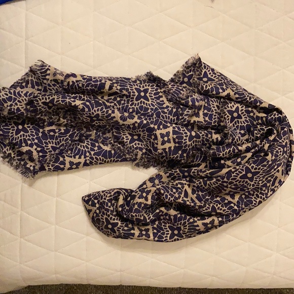 Louis Vuitton Shawl - Picture 5 of 5